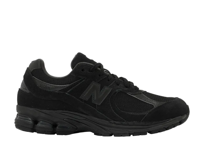 ニューバランス 2002R "トリプルブラック"