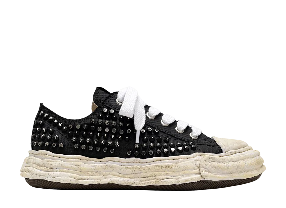 メゾンミハラヤスヒロ ピーターソン23 OG スタッズ キャンバス ロートップ スニーカー "ブラック" (A15FW721)