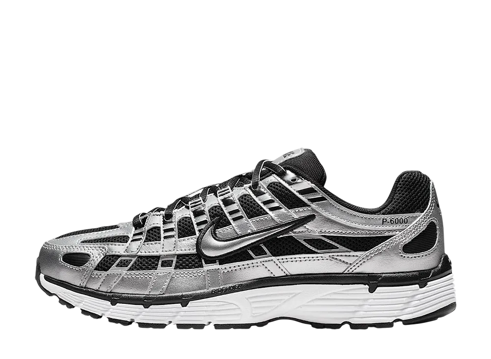 ナイキ ウィメンズ P-6000 "メタリックシルバー/ブラック/ホワイト/メタリックシルバー"