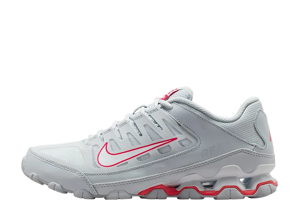 ナイキ ウィメンズ リアックス8 TR "ピュアプラチナム/レッドオービット/ホワイト"