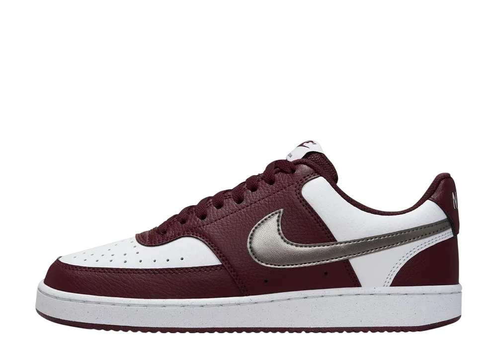 ナイキ ウィメンズ ナイキ コートビジョン ロー ネクストネイチャー "ホワイト/バーガンディクラッシュ/メタリックピューター"