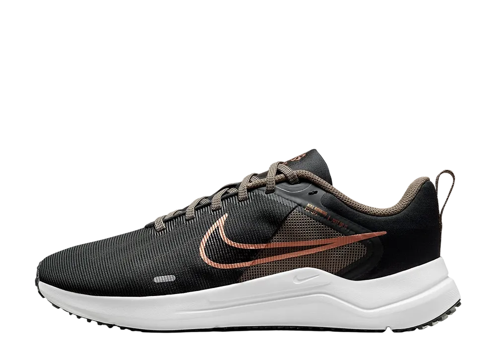 ナイキ ウィメンズ ダウンシフター12 "ダークスモークグレー/オリーブグレー/メタリックコッパー/メタリックシルバー"