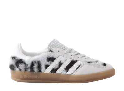 アトモスピンク × アディダスオリジナルス ガゼル インドア "トリニティレオパード/ブルー"