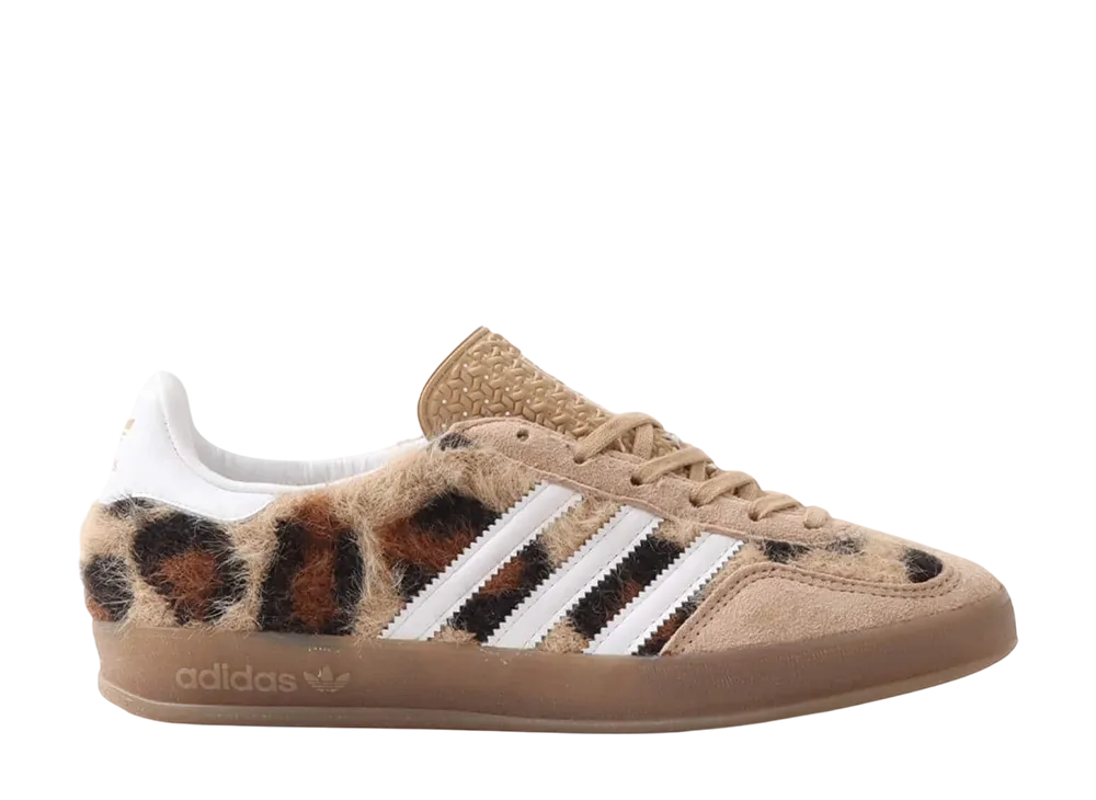 アトモスピンク × アディダスオリジナルス ガゼル インドア "トリニティレオパード/ブラウン"