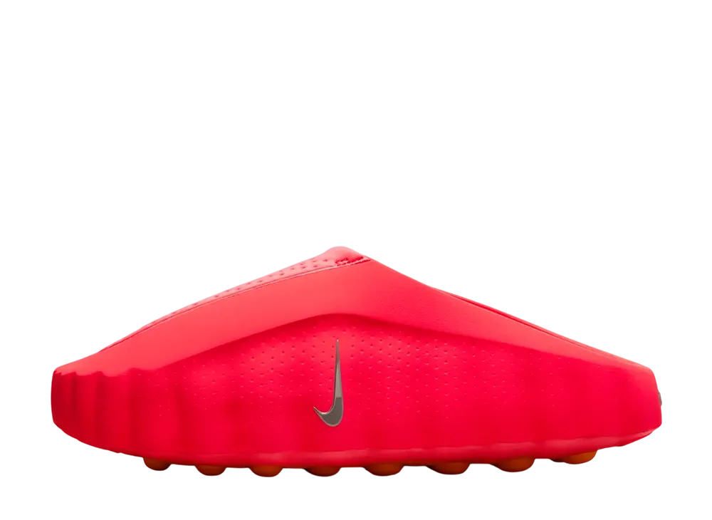 ナイキ ウィメンズ マインド001 ミュール "ソーラーレッド/ハイパークリムゾン/ブラック/クロム"