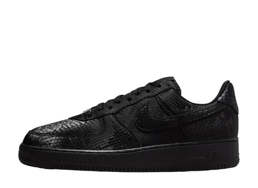 コービーブライアント × ナイキ エアフォース1 ロー "トリプルブラック"