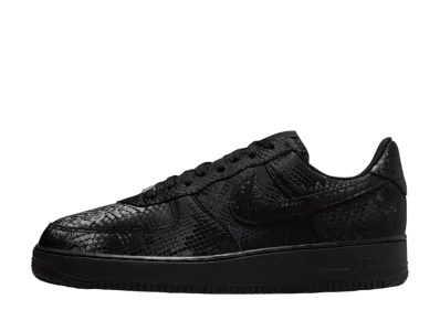 コービーブライアント × ナイキ エアフォース1 ロー "トリプルブラック"
