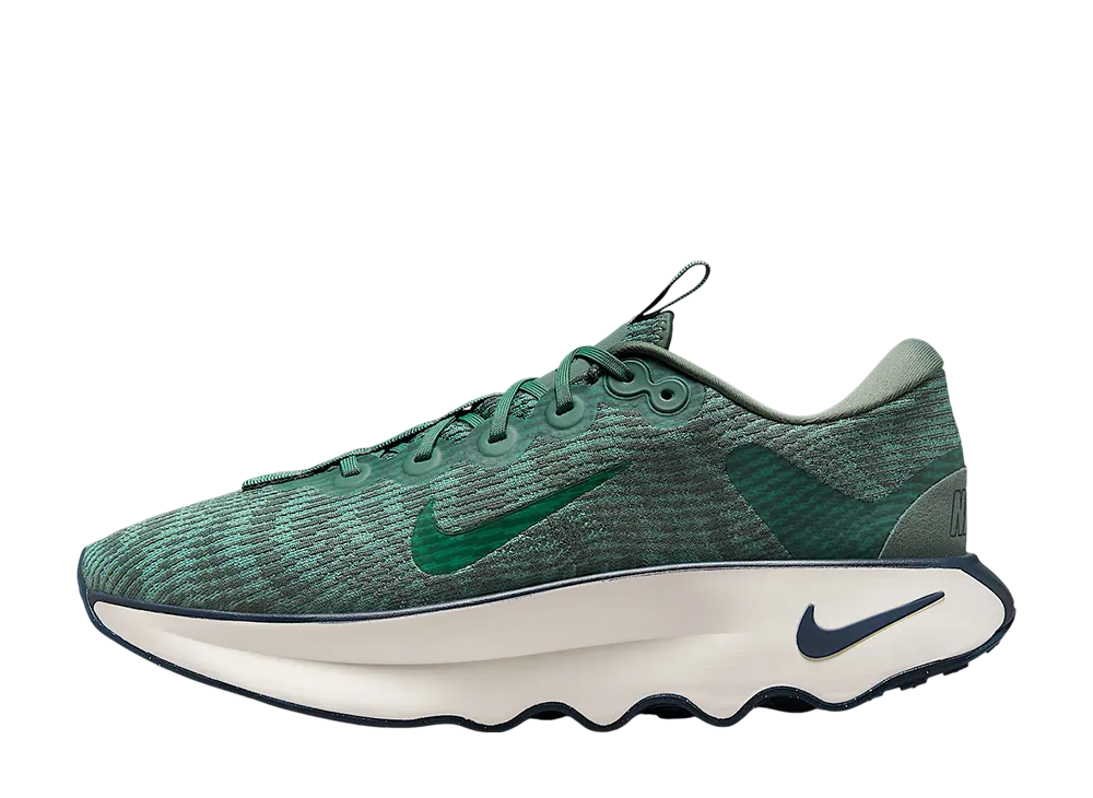 ナイキ モティバ "クレイグリーン/キャノン/アーモリーネイビー/クレイグリーン"