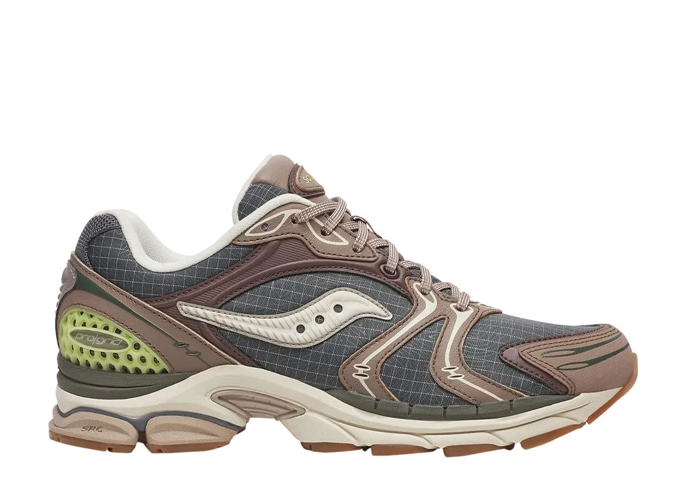 サッカニー プログリッド トライアンフ4 "カーボン/トープ"