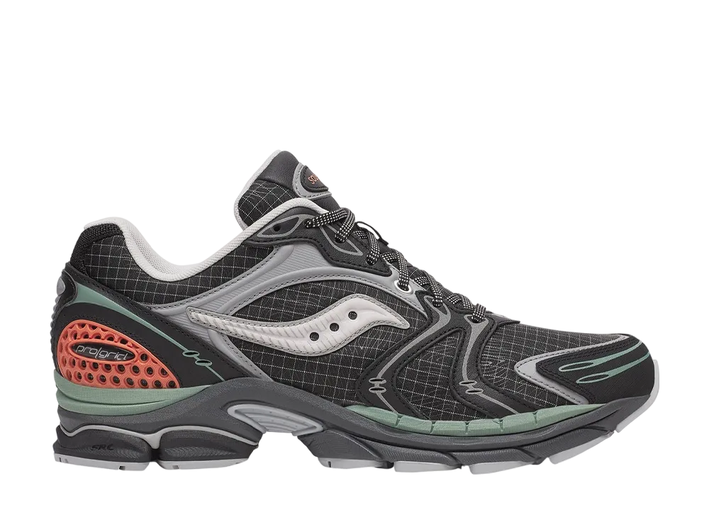 サッカニー プログリッド トライアンフ4 "シャドウ/シルバー"