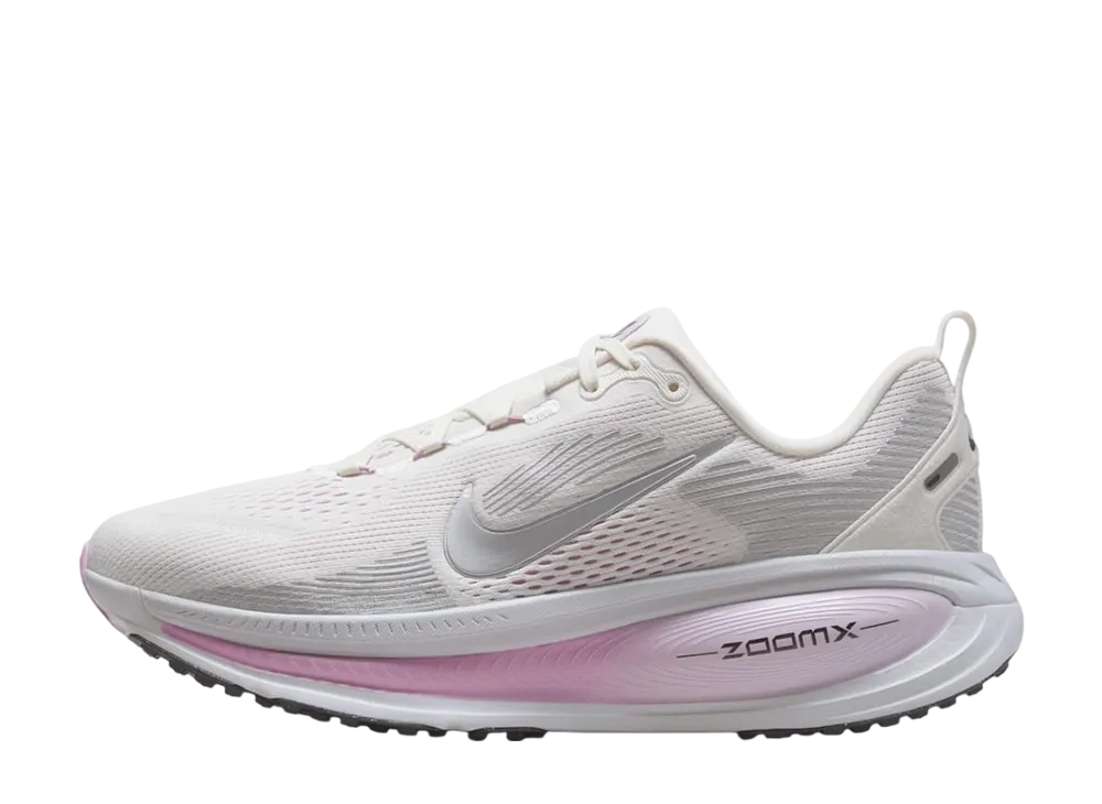 ナイキ ウィメンズ ボメロ18 "セイル/ドール/ビヨンドピンク/メタリックシルバー"