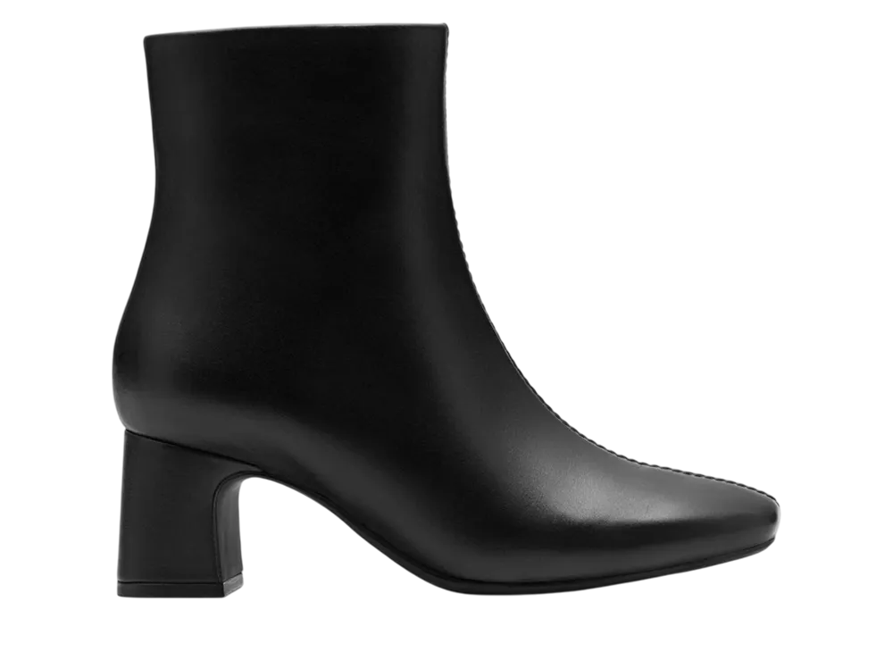 クラークス ウィメンズ フリンジジップ "ブラックレザー"