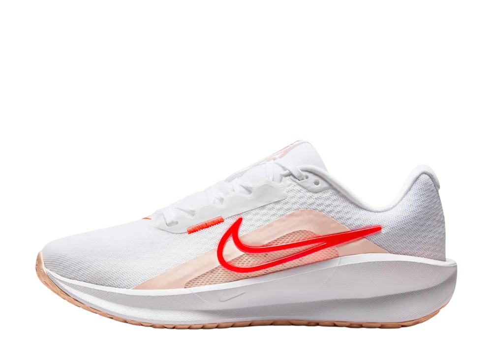 ナイキ ウィメンズ ダウンシフター13 "ホワイト/ウォッシュドコーラル/ブライトクリムゾン"