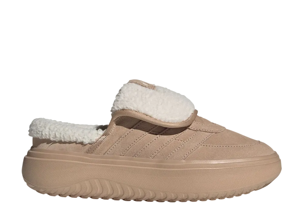 アディダス ウィメンズ グランドコート ミュール "ウォームサンドストーン"