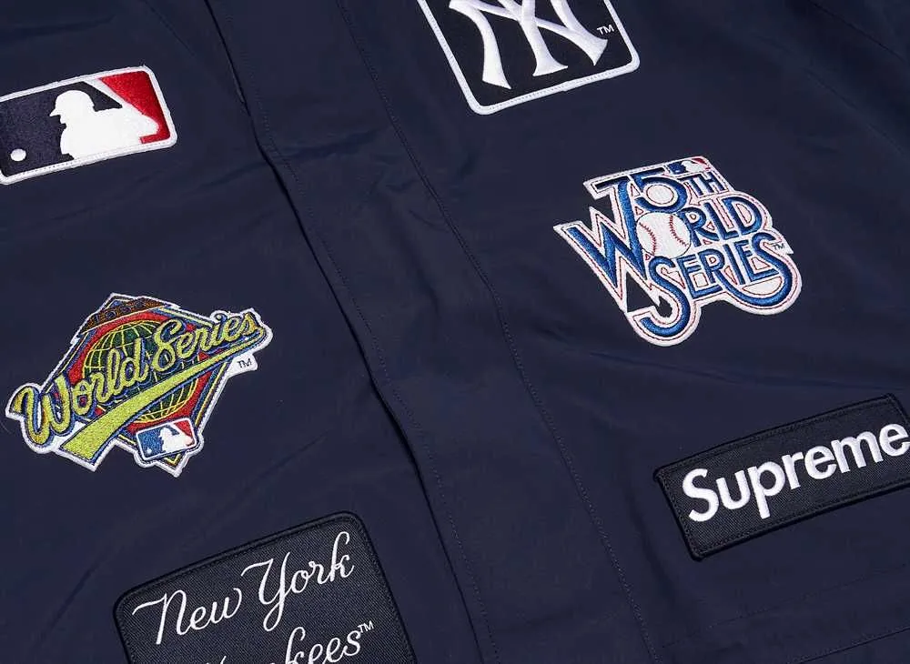 Supreme / New York Yankees GORE TEX 700-Fill Down Jacket 