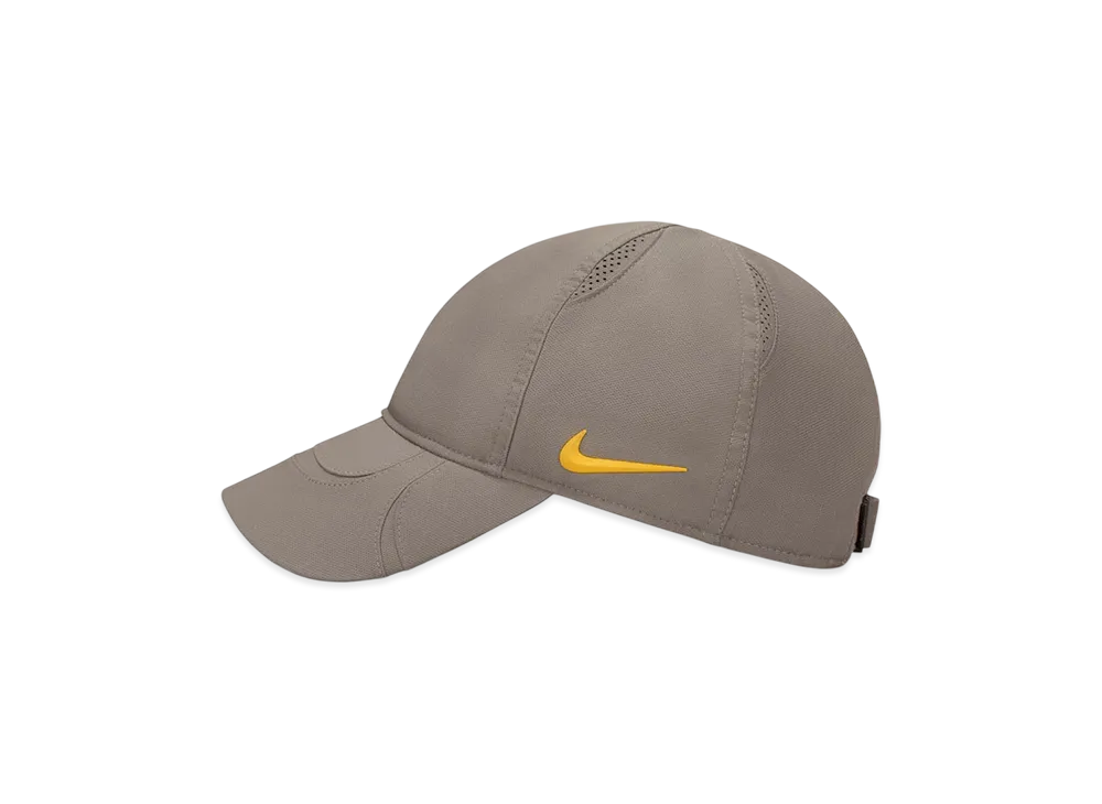 ナイキ x ノクタ S.S.C. キャップ CS "オリーブグレー/イエローオークル"