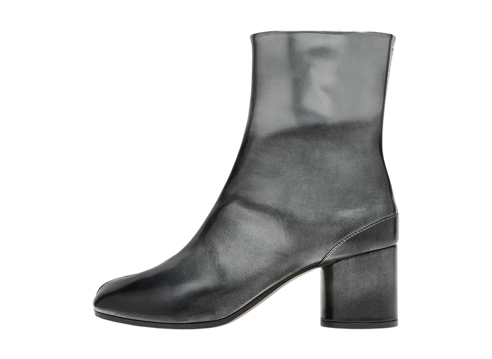 メゾンマルジェラ ウィメンズ タビ アンクルブーツ "シルバー"