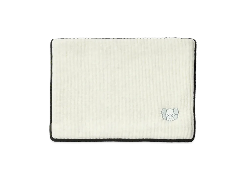 Uniqlo x KAWS Winter Kids Heattech Suffle Yarn Knit Neck Warmer "Off White"