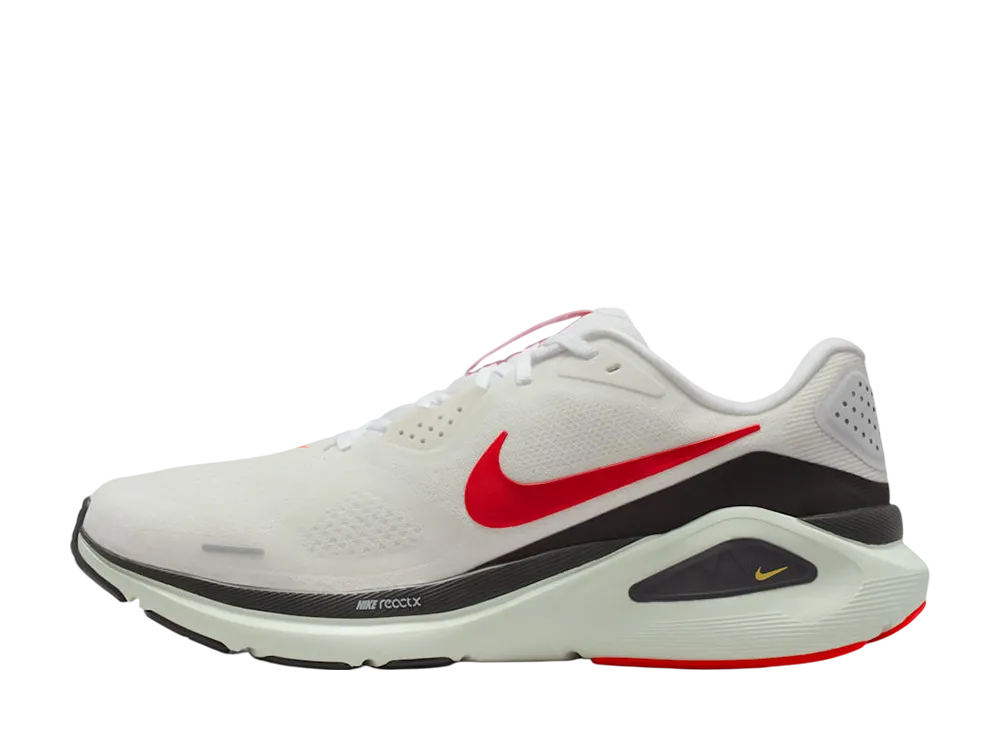 ナイキ ストラクチャー26 "ホワイト/ミディアムアッシュ/スプルースオーラ/ブライトクリムゾン"