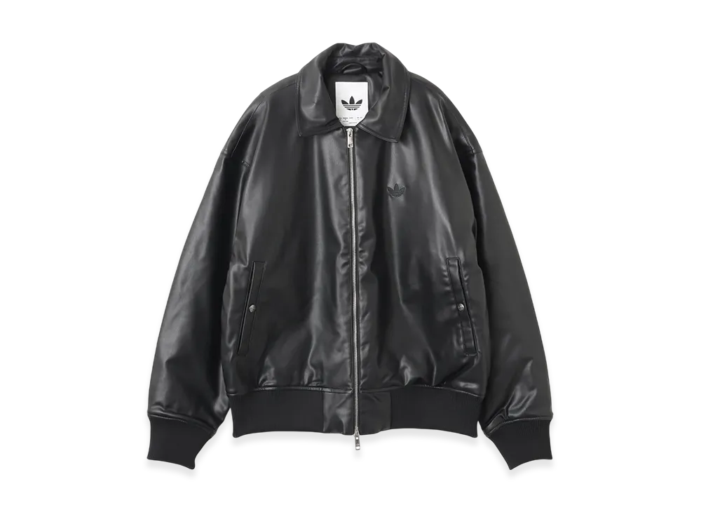 adidasよりワンランク上の新作アウターが登場！本革の質感を再現した