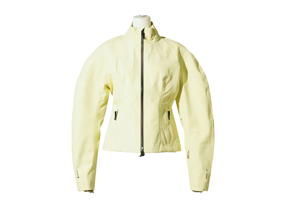 Nike × Jacquemus最新作。GORE-TEXとセンシュアルなカッティングで描く
