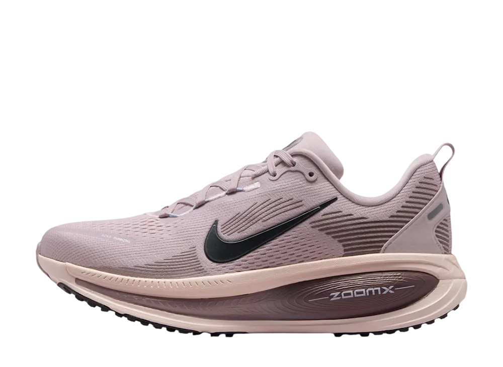 ナイキ ウィメンズ ボメロ18 "パーティクルローズ/シルトレッド/タトゥー/オフノワール"