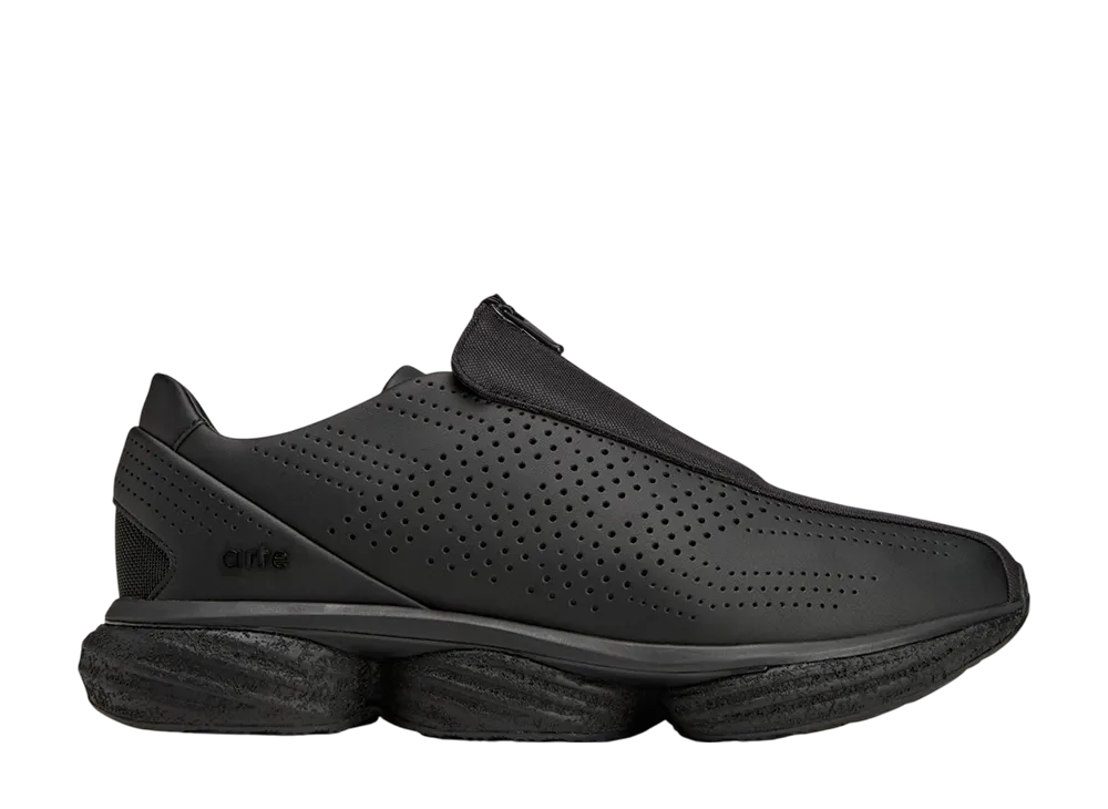 アルテ アントワープ × アディダス ライトブレイズ POD "コアブラック"