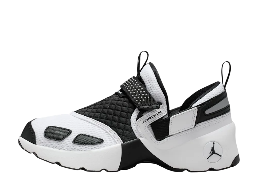 ナイキ ウィメンズ ジョーダン トランナー LX "ホワイト/リフレクティブシルバー/ブラック"