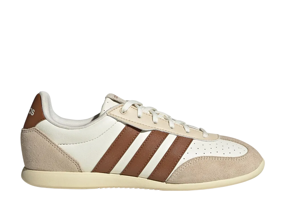 アディダス ウィメンズ バレダ ロー "オフホワイト/ダスキーブロンズ"