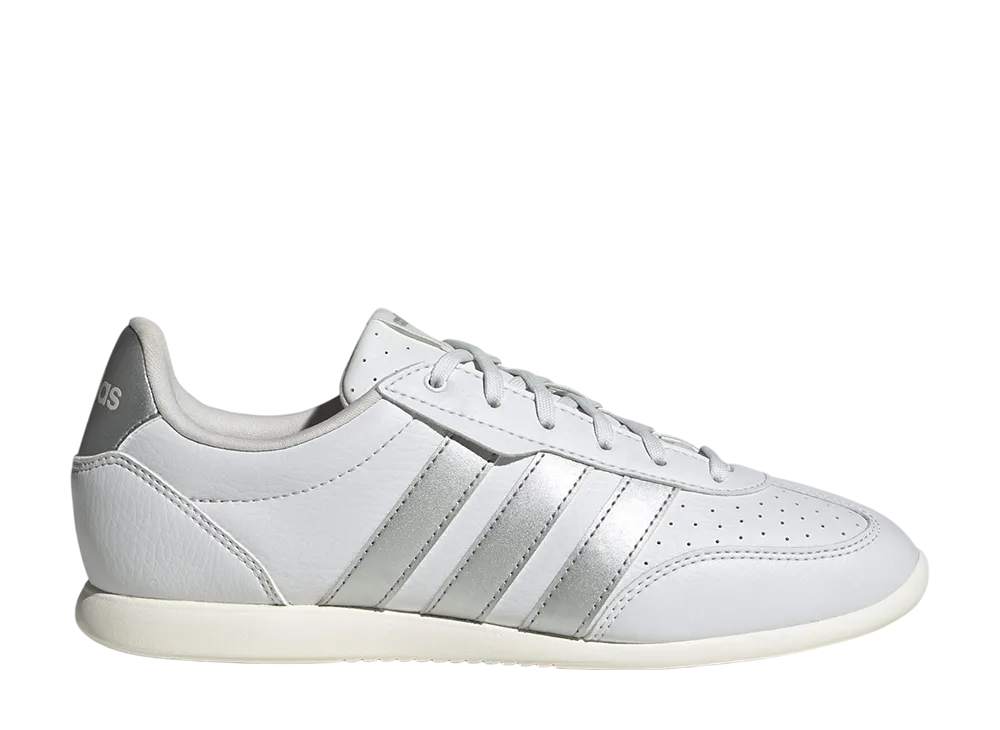 アディダス ウィメンズ バレダ ロー  "クリスタルホワイト/シルバーメタリック"