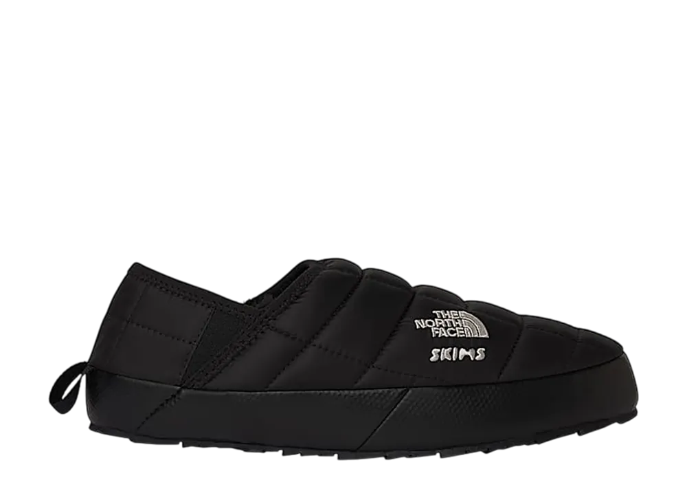 スキムズ × ザノースフェイス ウィメンズ サーモボール トラクション V ミュール "オニキス"