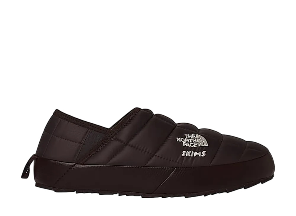 スキムズ × ザノースフェイス ウィメンズ サーモボール トラクション V ミュール "フェニックス"