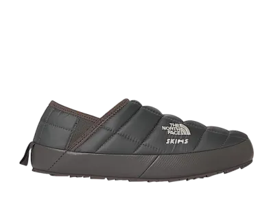 Skims × The North Face Women's Thermoball Traction V Mule "Gunmetal"