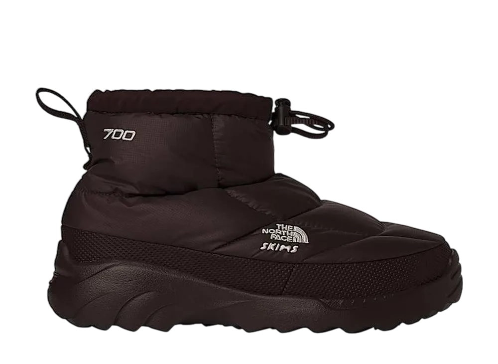 スキムズ × ザノースフェイス ヌプシ トラクション チャッカ ブーツ "フェニックス"