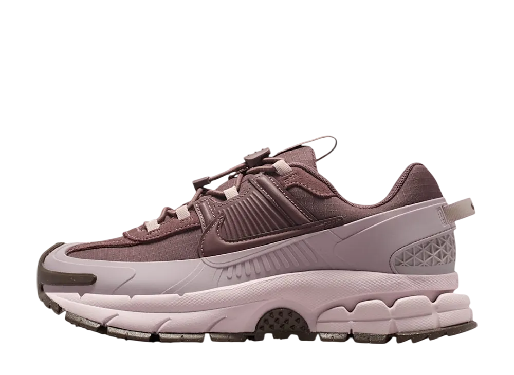 ナイキ ウィメンズ ズーム ボメロローム "タトゥー/パーティクルローズ"