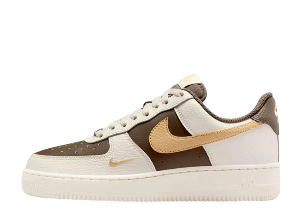 ナイキ ウィメンズ エアフォース1 '07 LV8 "ファントム/セサミ"