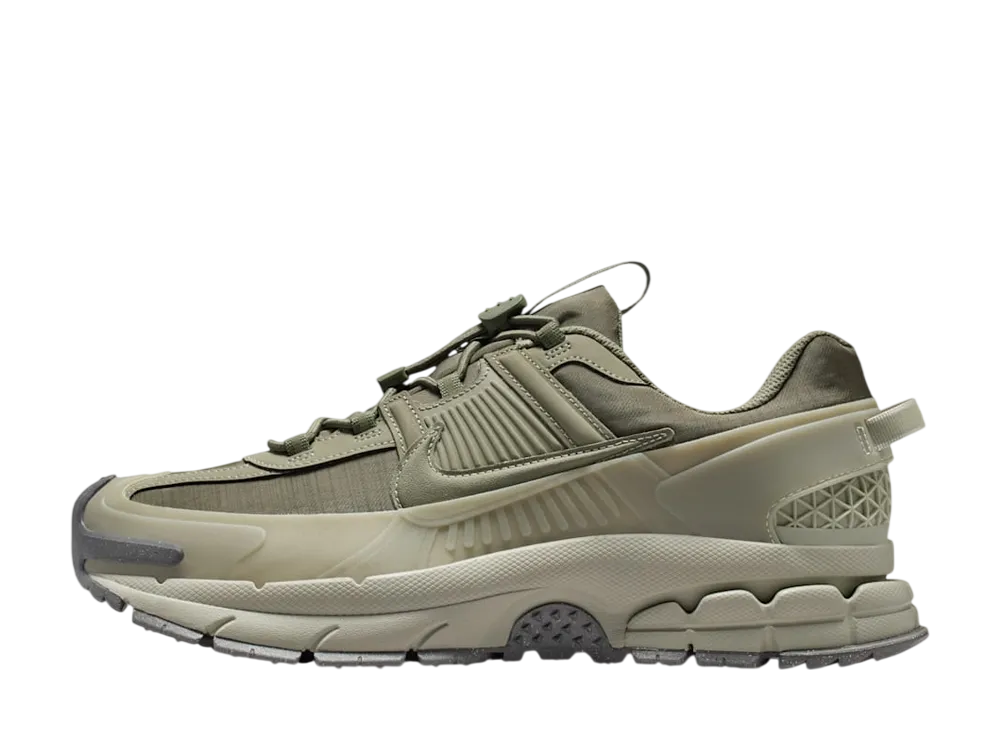 ナイキ ズーム ボメロ5 ローム "シルバーセージ/スプルースフォグ"