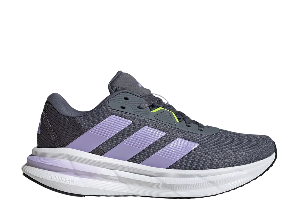 アディダス ウィメンズ ギャラクシー7 "オニキス/グローパープル/オーロラオニキス"