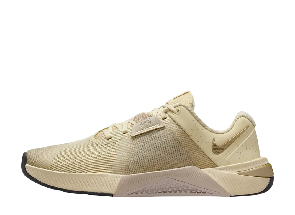ナイキ ウィメンズ メトコン10 SE "ライトカーキ/クリーム2"