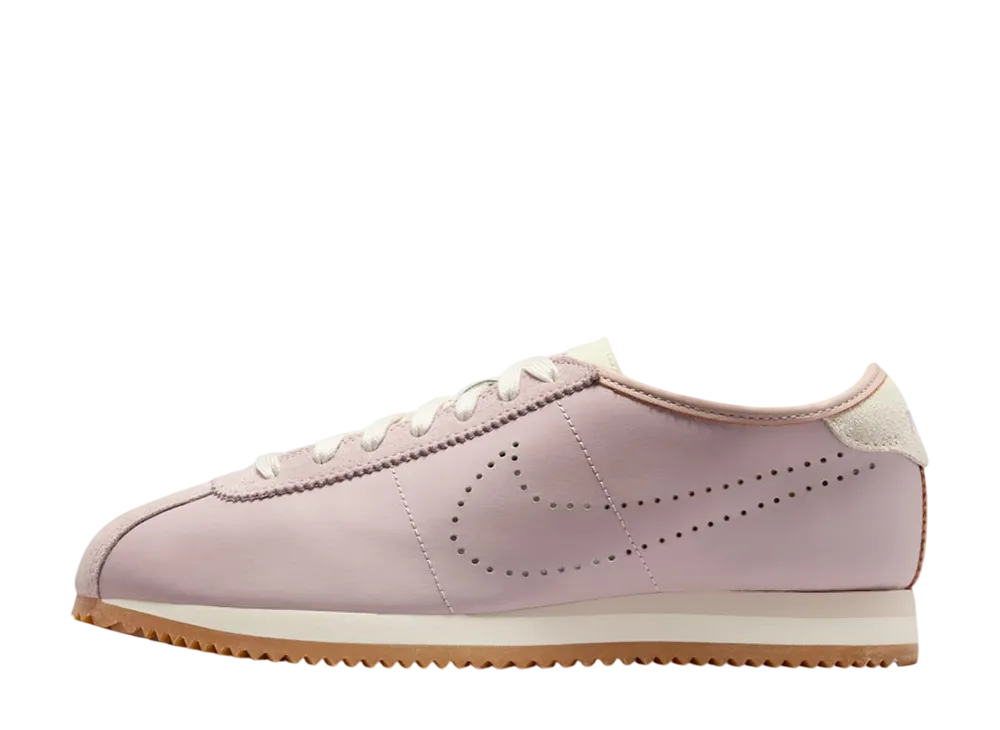 ナイキ ウィメンズ コルテッツ レザー "パーティクルローズ/パーフォレイテッドスウッシュ"