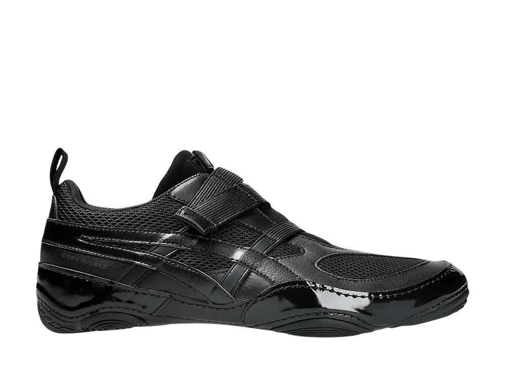 ISSEY MIYAKE × Asics Hyper Taping "Black"