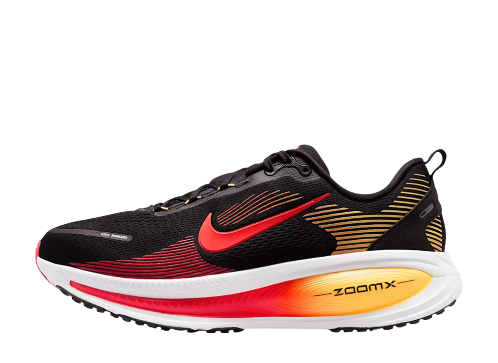 ナイキ ボメロ18 "ブラック/ライトクリムゾン/トパーズゴールド/ブライトクリムゾン"