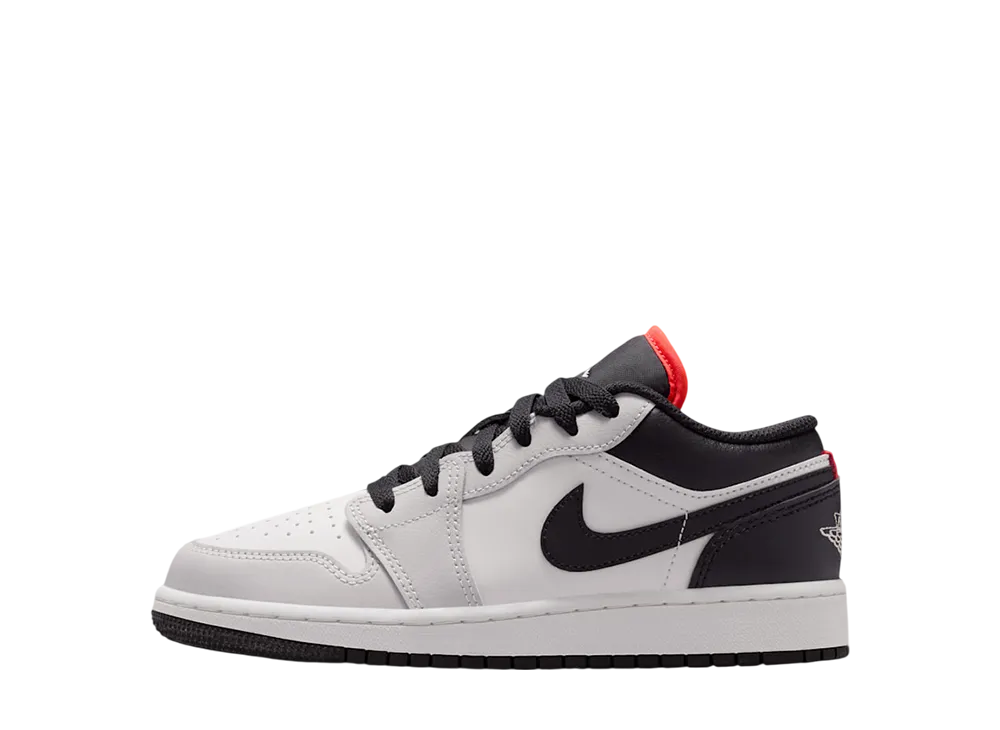 ナイキ GS エアジョーダン1 ロー "ブラック/サミットホワイト/インフラレッド23/ブラック" (キッズ)