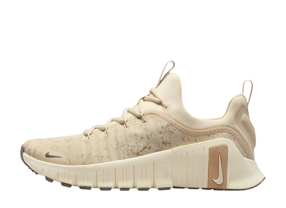 ナイキ ウィメンズ フリー メトコン6 SE "ライトカーキ/ココナッツミルク"