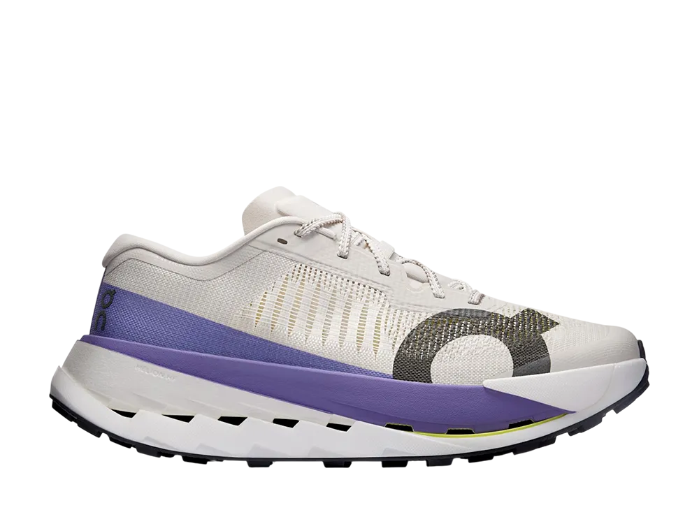 オン クラウドウルトラ プロ "パール/ジュニパー"