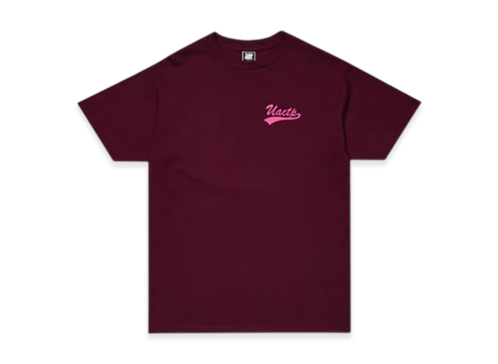 UNDEFEATED UACTP Script S/S Tee "Burgundy"