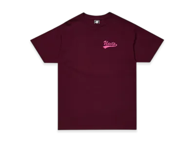 UNDEFEATED UACTP Script S/S Tee "Burgundy"