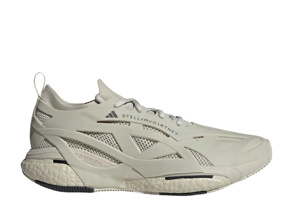 ステラマッカートニー × アディダス ソーラーグライド "ゴビ/コア ブラック"