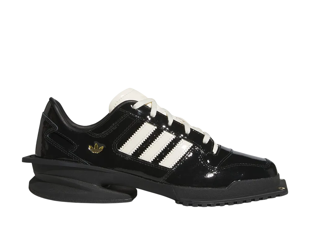 アディダス フォーラムキュビズム "コアブラック/クリームホワイト/ゴールドメタリック"