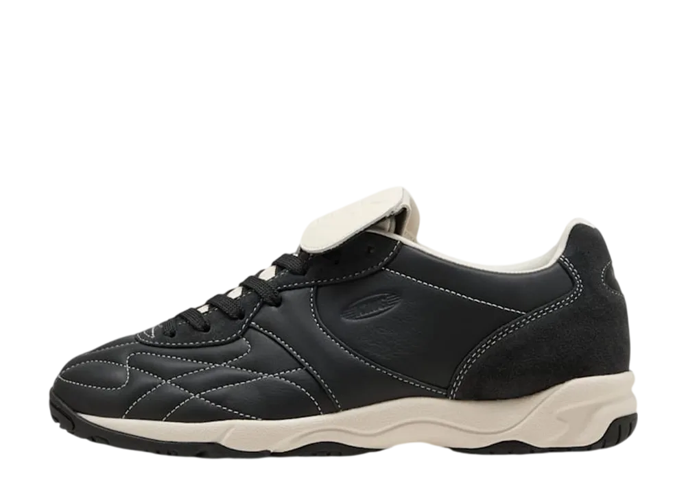 プーマ キング インドア アイコン "プーマブラック/フロステッドアイボリー"